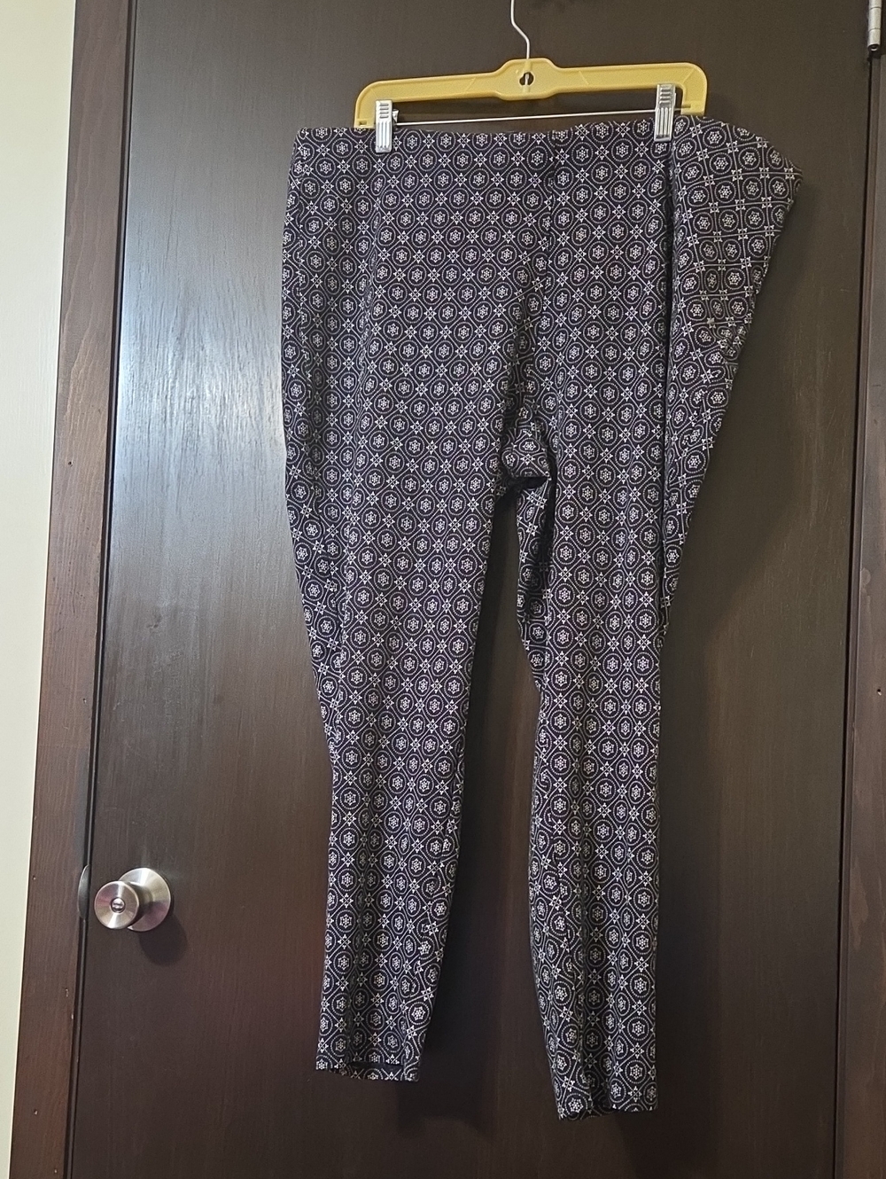 Chico's leggings black/white waist 21 in. size 4